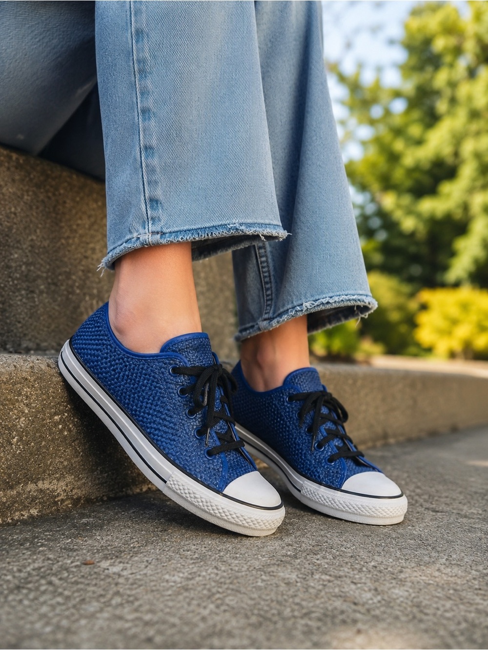 Converse Blue Woven Low Top Sneakers – Men’s 8 / Women’s 10